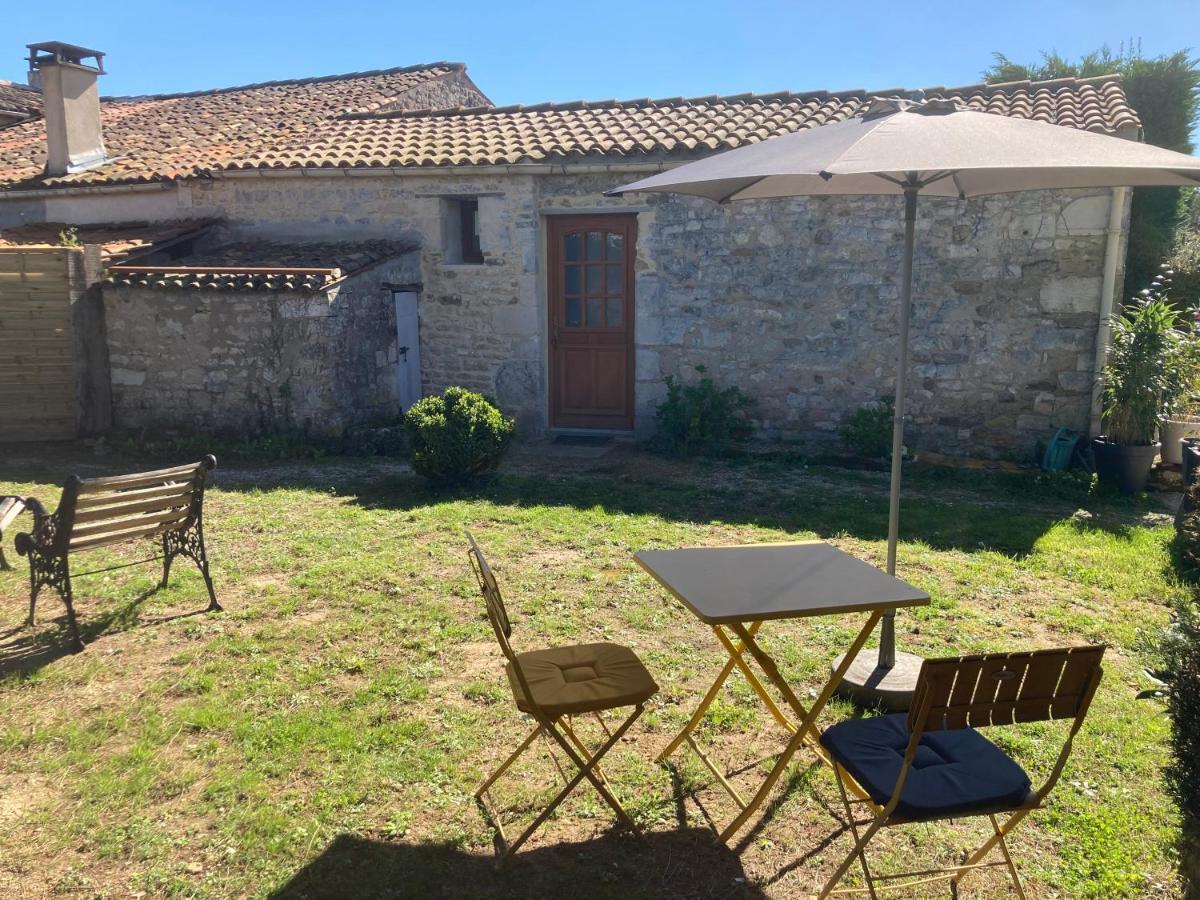 Chambre D'Hotes Les Roches Corme-Royal 外观 照片