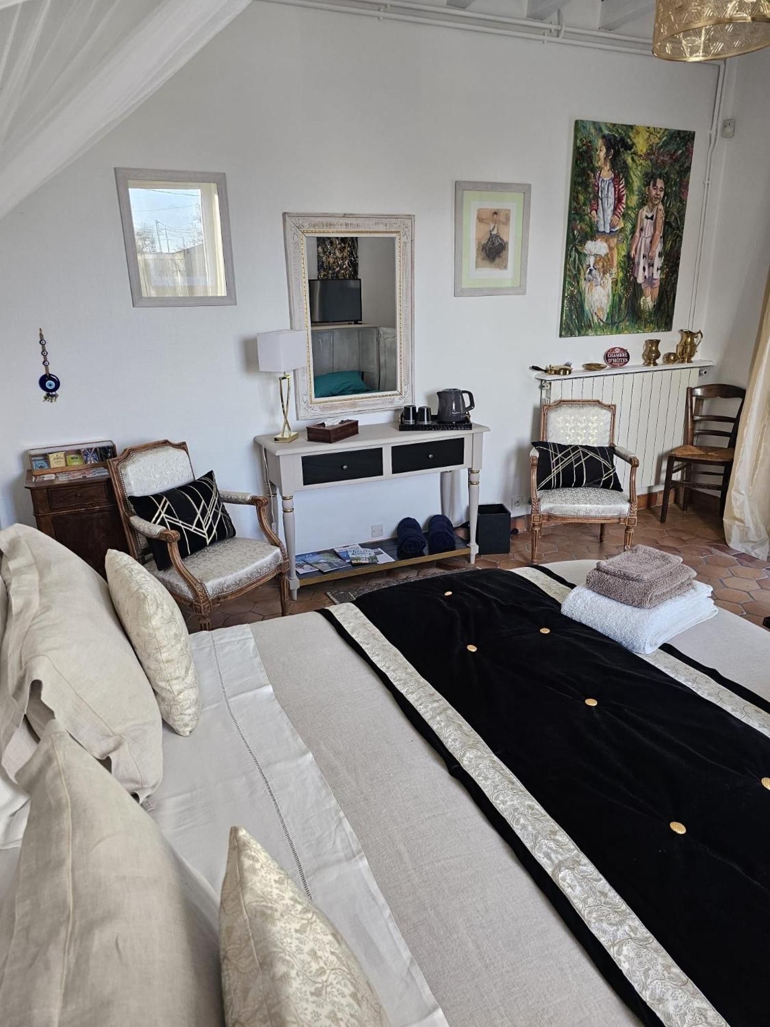 Chambre D'Hotes Les Roches Corme-Royal 外观 照片